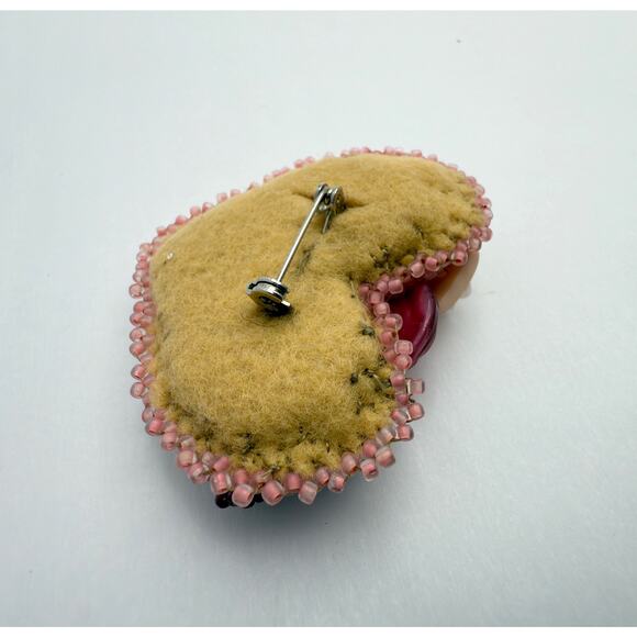 Large Vintage Assemblage Heart Brooch Pin, Mixed Media Beaded Jewelry - Picture 5 of 8